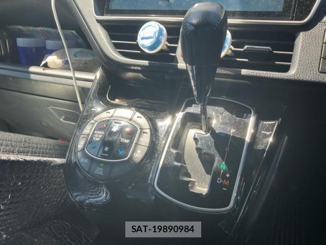 Toyota NOAH 2018-09 8413991-20