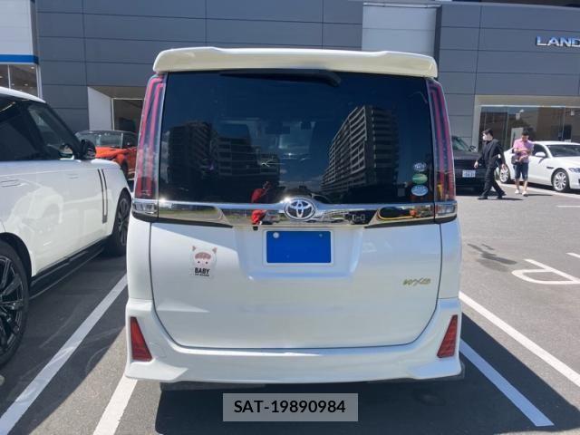 Toyota NOAH 2018-09 8413991-7