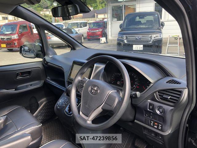 Toyota NOAH 2016-03 8414000-13