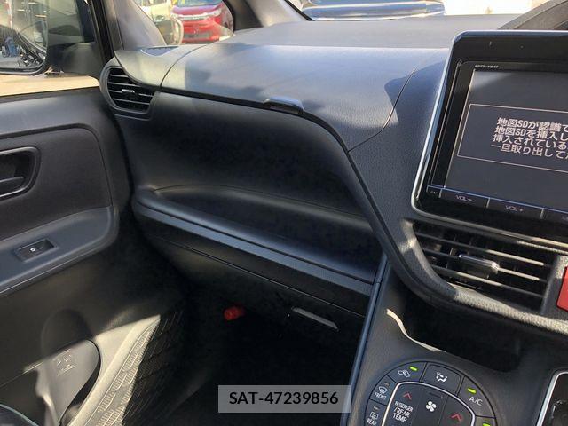 Toyota NOAH 2016-03 8414000-26