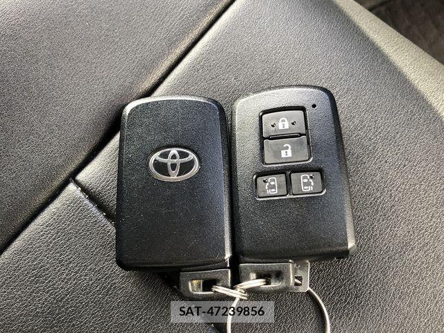 Toyota NOAH 2016-03 8414000-29