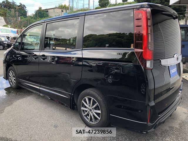 Toyota NOAH 2016-03 8414000-6