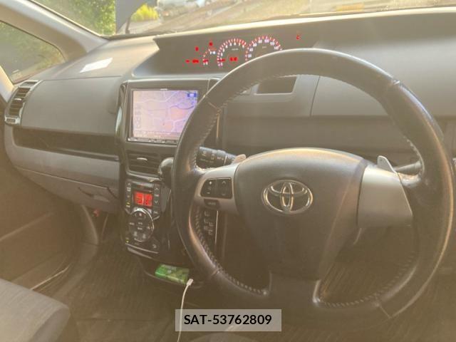 Toyota NOAH 2010-10 8414001-11