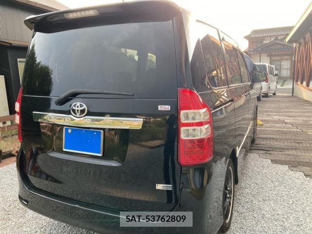 Toyota NOAH 2010-10 8414001-2