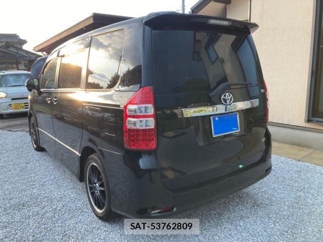 Toyota NOAH 2010-10 8414001-3