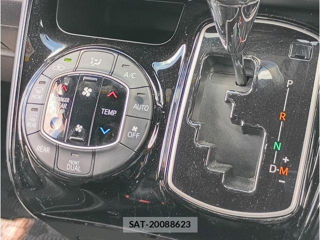Toyota NOAH 2019-08 8413984-11