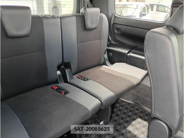 Toyota NOAH 2019-08 8413984-17