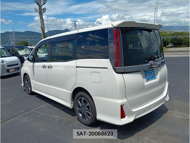 Toyota NOAH 2019-08 8413984-5