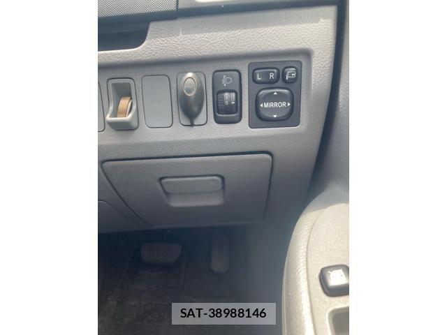 Toyota NOAH 2005-09 8414011-13