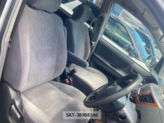 Toyota NOAH 2005-09 8414011-3