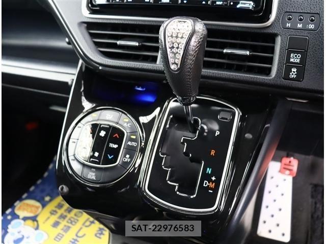 Toyota NOAH 2015-08 8413993-8