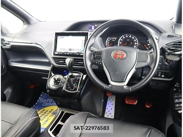 Toyota NOAH 2015-08 8413993-1