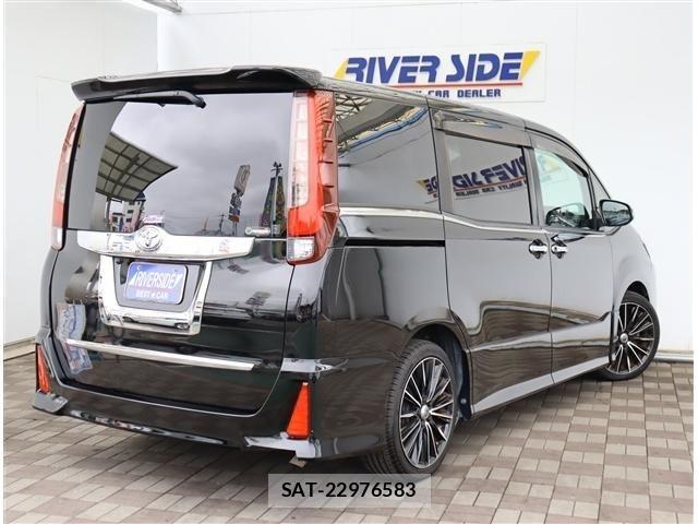 Toyota NOAH 2015-08 8413993-2