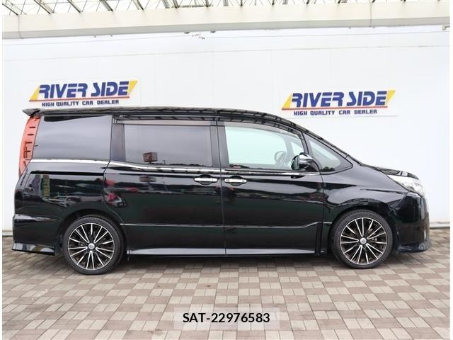 Toyota NOAH 2015-08 8413993-3