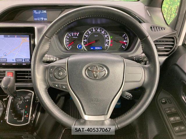 Toyota NOAH 2017-05 8438595-11