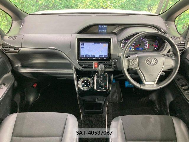 Toyota NOAH 2017-05 8438595-1