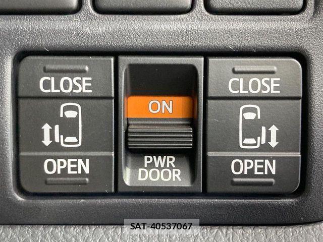 Toyota NOAH 2017-05 8438595-5