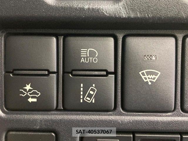 Toyota NOAH 2017-05 8438595-6