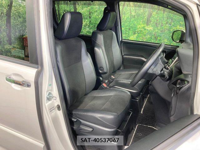 Toyota NOAH 2017-05 8438595-7