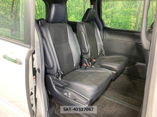 Toyota NOAH 2017-05 8438595-8