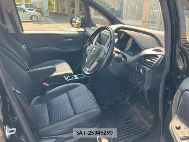 Toyota NOAH 2015-10 8438600-9