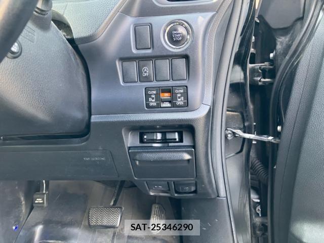 Toyota NOAH 2015-10 8438600-11