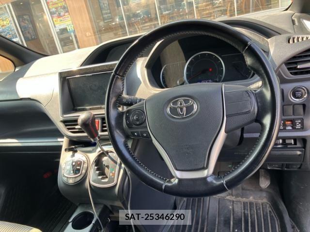 Toyota NOAH 2015-10 8438600-12