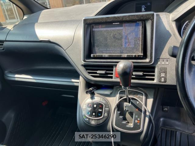 Toyota NOAH 2015-10 8438600-14