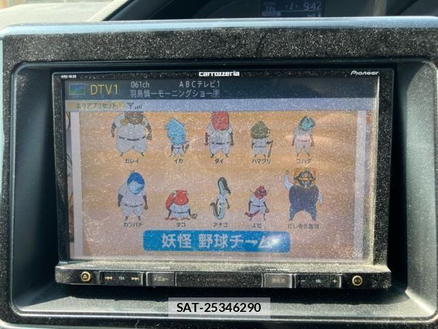 Toyota NOAH 2015-10 8438600-15