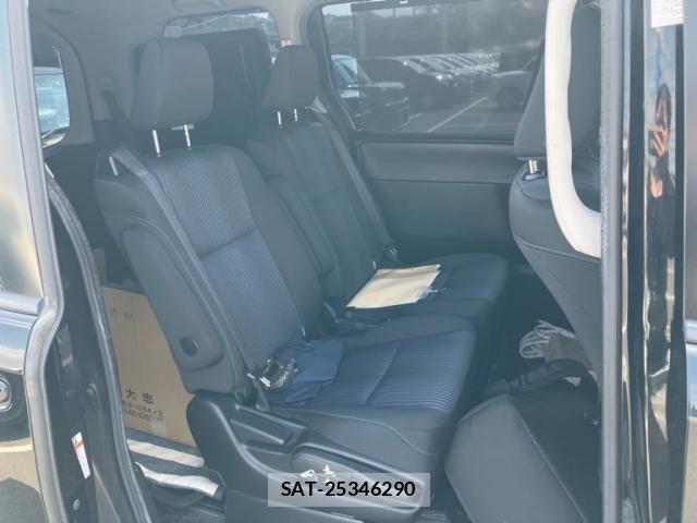 Toyota NOAH 2015-10 8438600-17