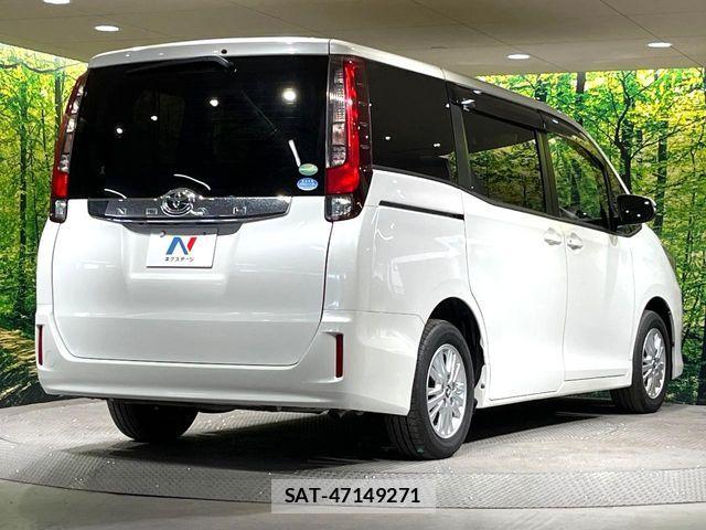 Toyota NOAH 2015-11 8438597-16