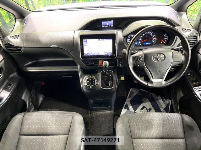 Toyota NOAH 2015-11 8438597-1