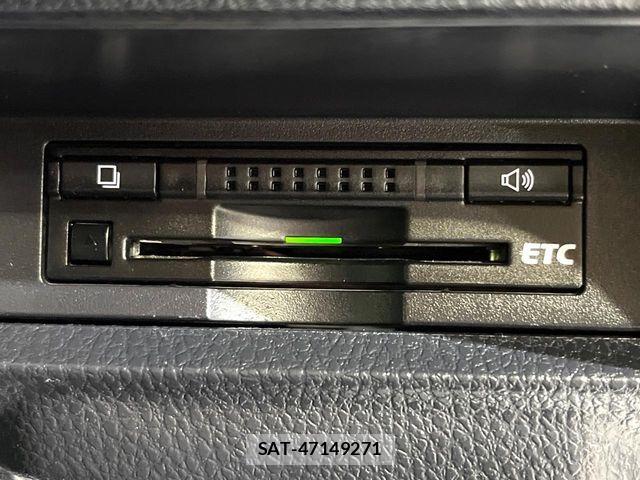 Toyota NOAH 2015-11 8438597-6