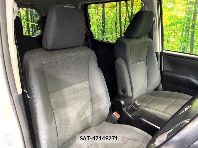 Toyota NOAH 2015-11 8438597-7