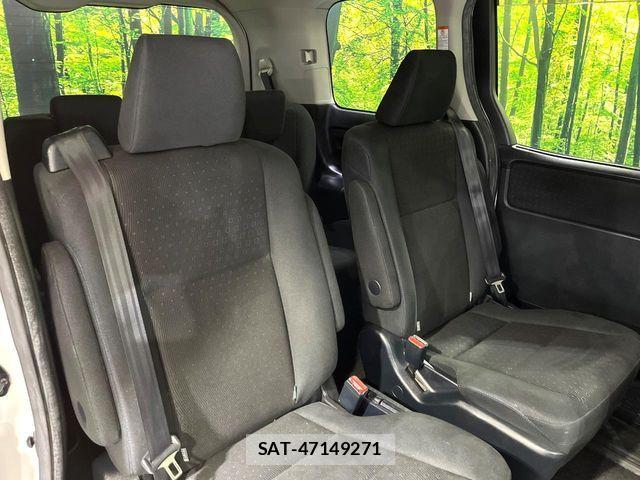 Toyota NOAH 2015-11 8438597-8
