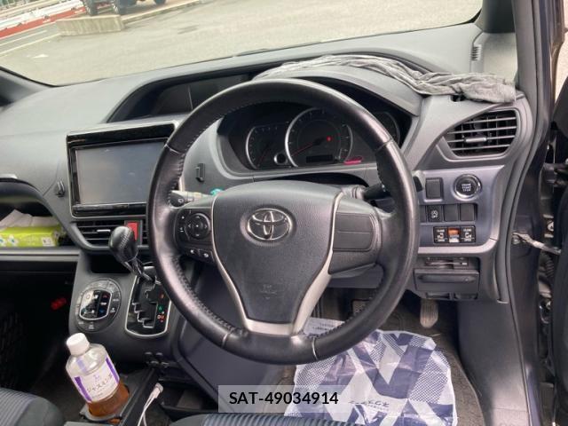 Toyota NOAH 2014-02 8438599-10