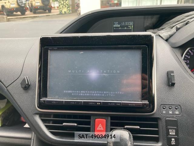 Toyota NOAH 2014-02 8438599-13