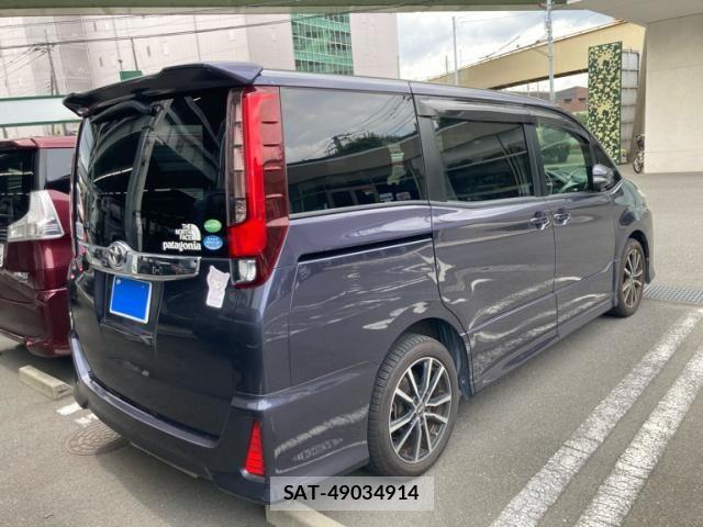 Toyota NOAH 2014-02 8438599-2
