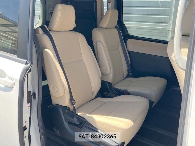 Toyota NOAH 2015-09 8438598-9