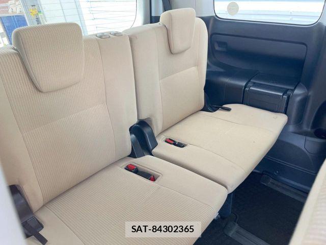 Toyota NOAH 2015-09 8438598-10