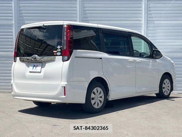 Toyota NOAH 2015-09 8438598-18