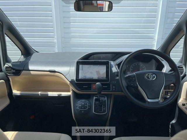 Toyota NOAH 2015-09 8438598-1