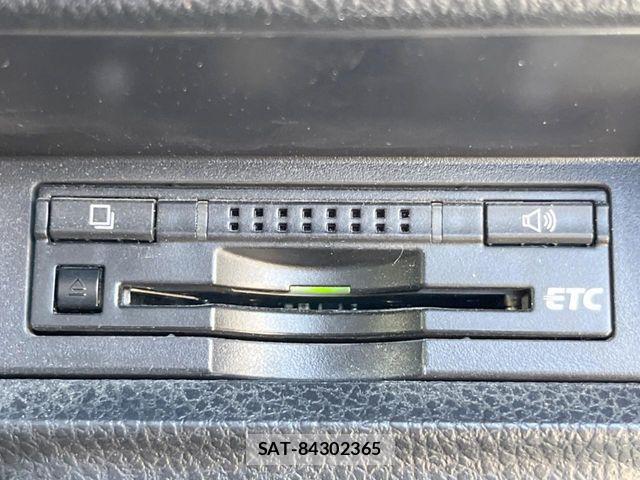 Toyota NOAH 2015-09 8438598-6