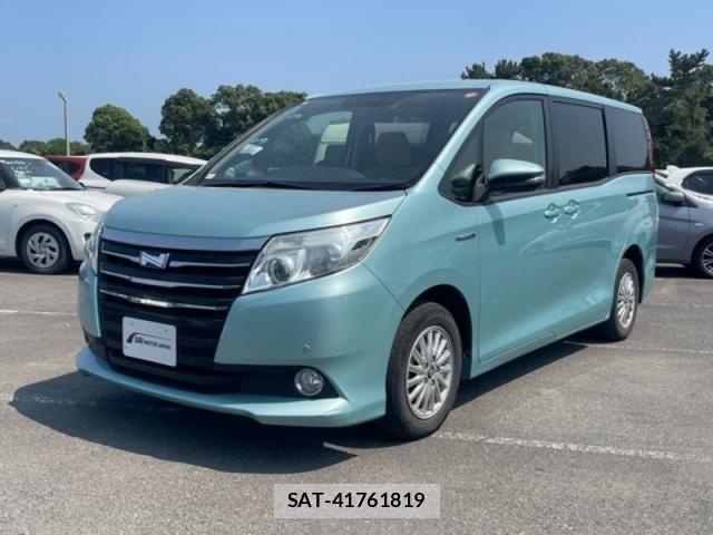 Toyota NOAH 2015-07 8438601-0