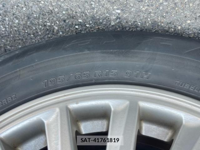 Toyota NOAH 2015-07 8438601-10