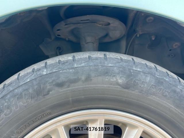 Toyota NOAH 2015-07 8438601-16