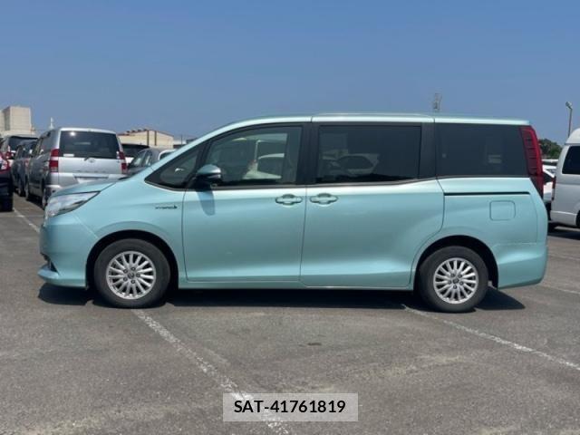 Toyota NOAH 2015-07 8438601-1