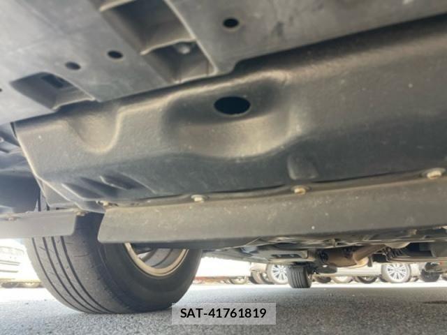 Toyota NOAH 2015-07 8438601-19