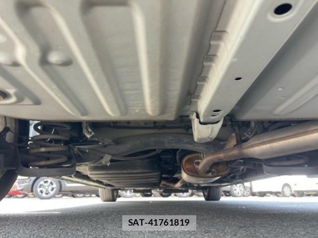 Toyota NOAH 2015-07 8438601-21