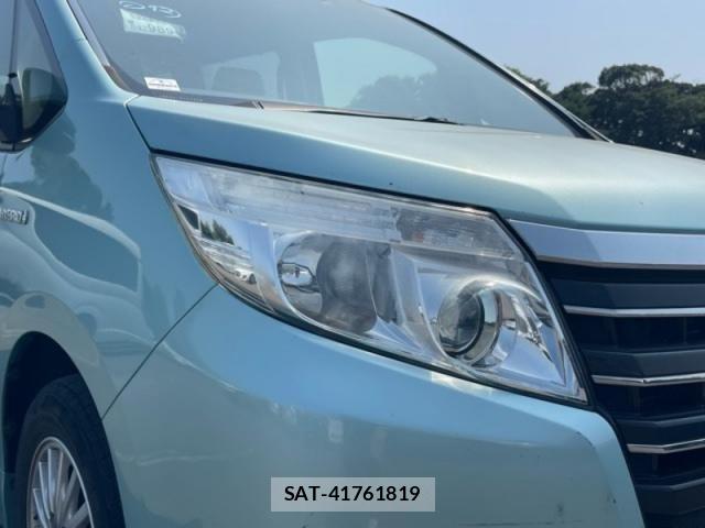 Toyota NOAH 2015-07 8438601-28